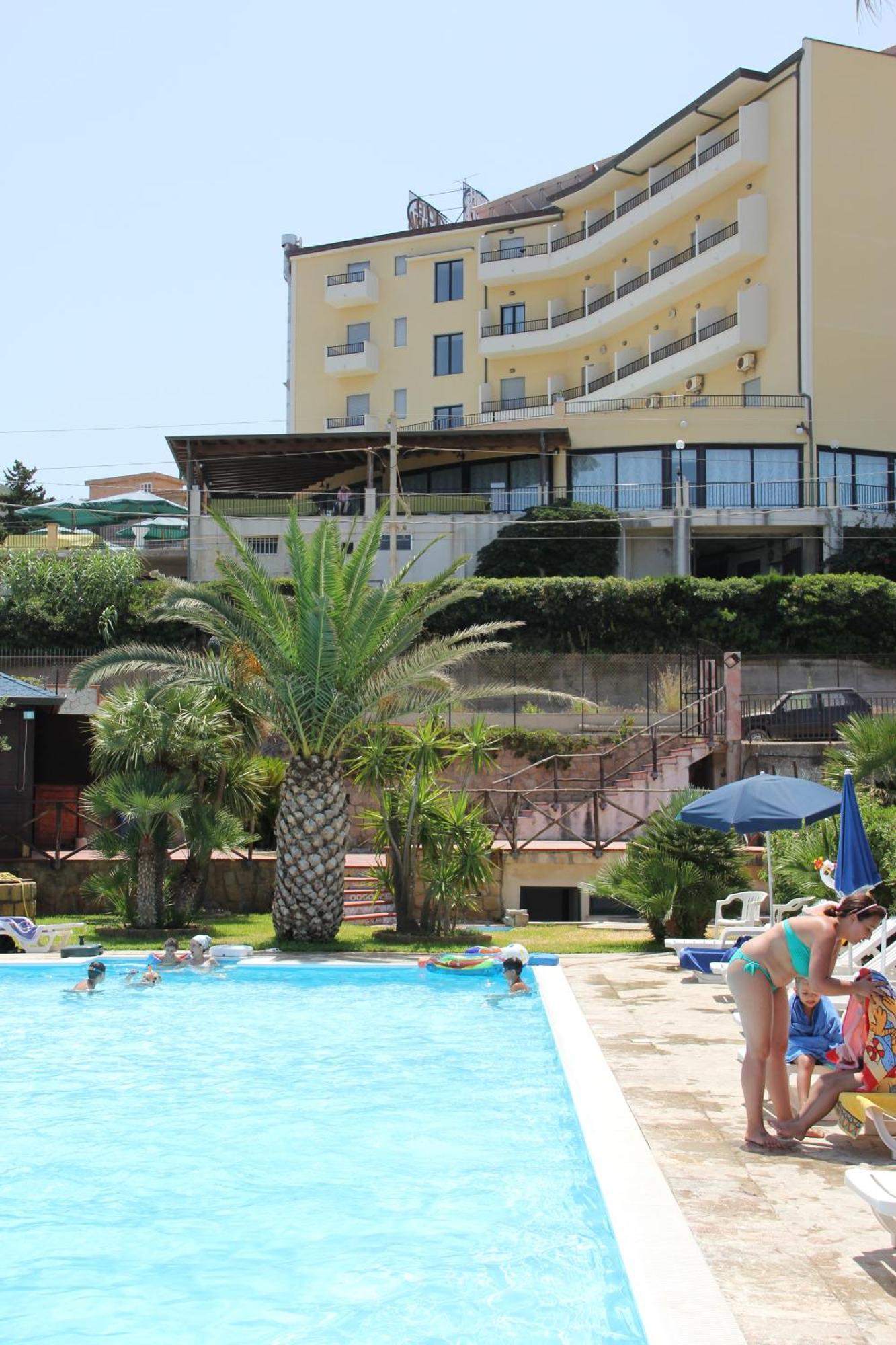 Hotel Za Maria Santo Stefano di Camastra Bagian luar foto