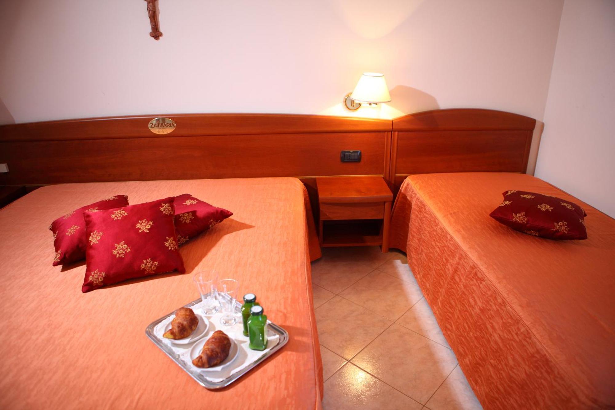 Hotel Za Maria Santo Stefano di Camastra Ruang foto