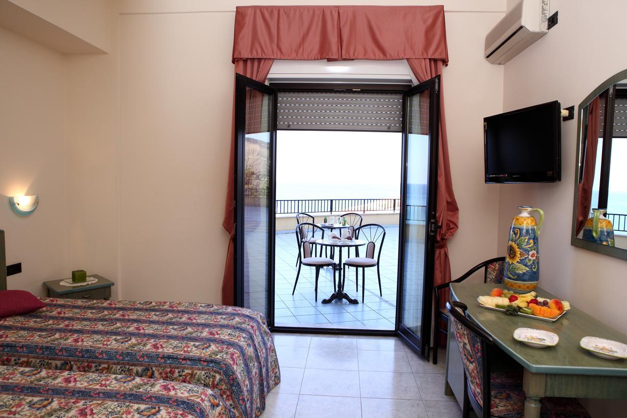 Hotel Za Maria Santo Stefano di Camastra Bagian luar foto
