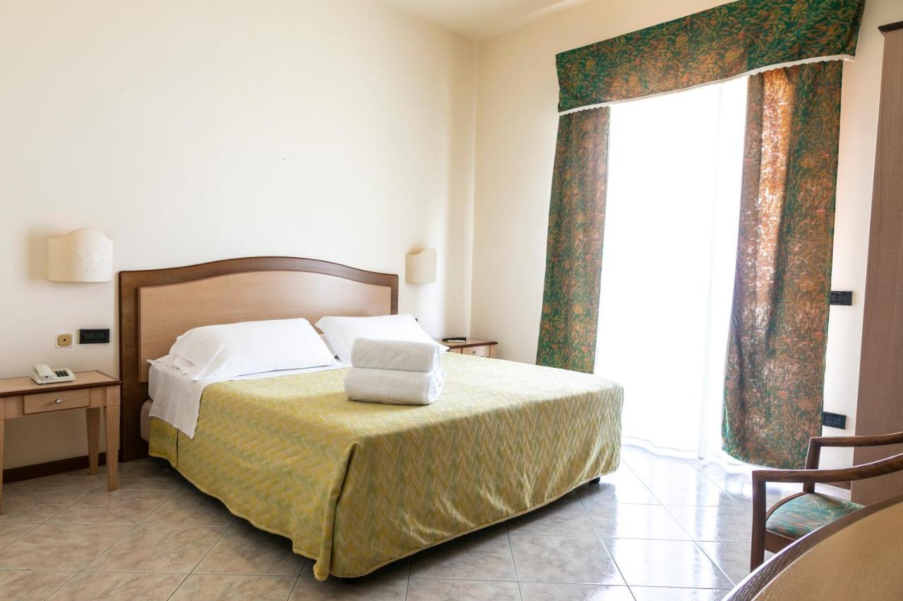 Hotel Za Maria Santo Stefano di Camastra Bagian luar foto